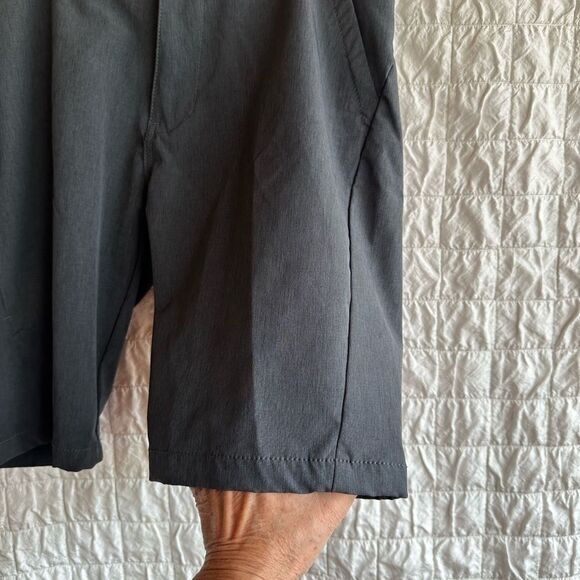 NEW Kenneth Cole Men's Tech Shorts Lightweight Stretch Slim Fit Dark Gray Sz 30 - Picture 4 of 10
